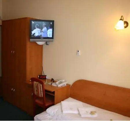 Zlaty Jelen ゲストハウス 3*